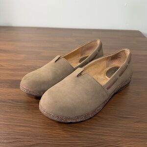 b.o.c. Niki Women's Tan Slip-On Faux Suede Loafers Size 6